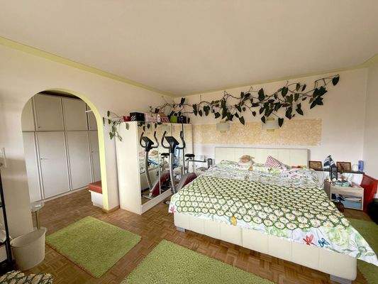 Elternschlafzimmer mit Ankleidezimmer