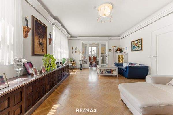 Erdgeschoß Wohnzimmer mit Kamin