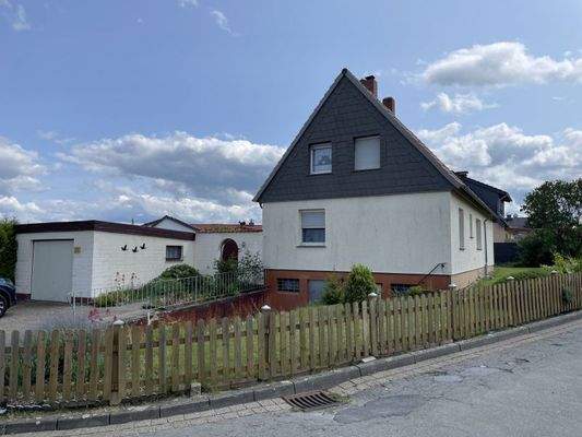 Ansicht Garage und Eingang