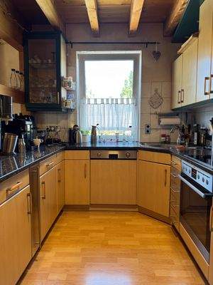 Küche mit Granitplatte