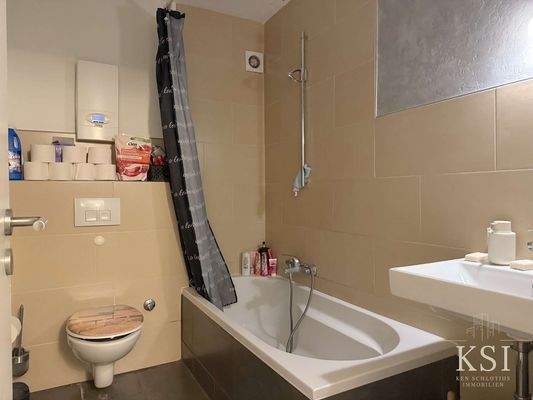 2. OG links - Badezimmer