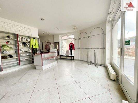 Gewerberaum (alternativ Wohnzimmer mit offener Küche) EG