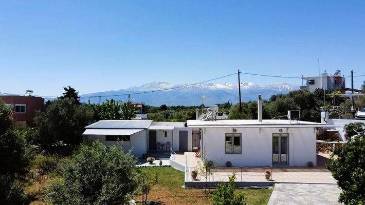 MIT VIDEO: Charmanter, renovierter Bungalow zum Verkauf in Drapanos, Apokoronas