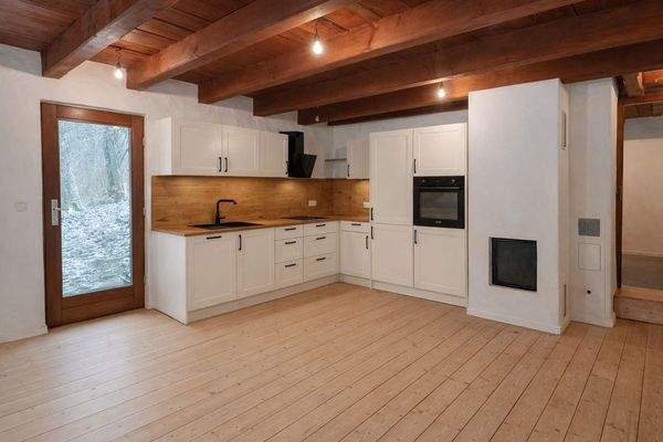 neue EBK mit Essbereich