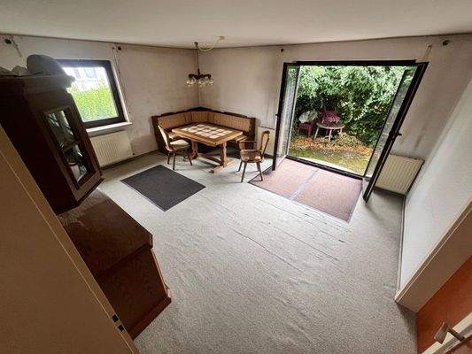 EG - Wohnzimmer mit Zugang zum Garten