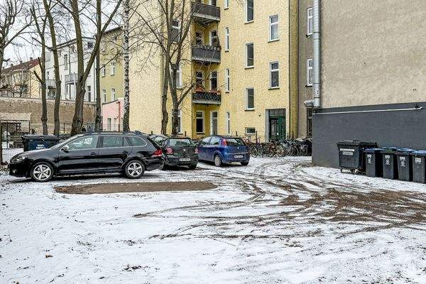 Stellplätze auf dem Innenhof