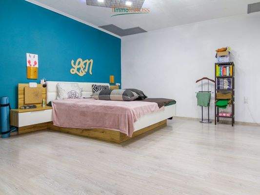 Geräumiges Schlafzimmer