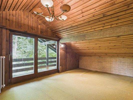 Weiteres Zimmer mit Ankleide und Ostbalkon