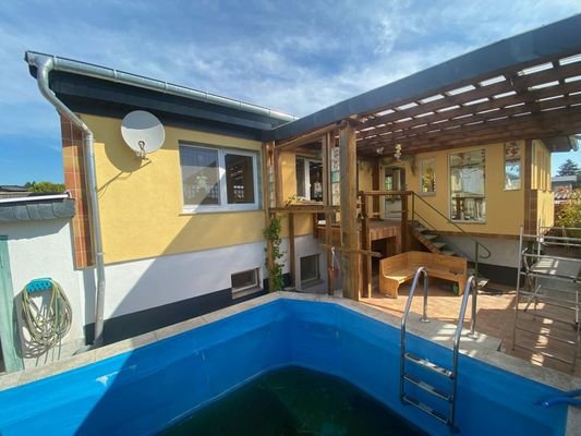 Hinteransicht; Poolanlage