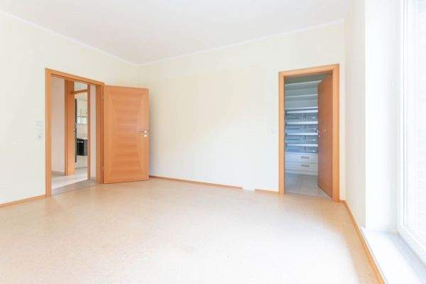 Schlafzimmer mit Ankleide