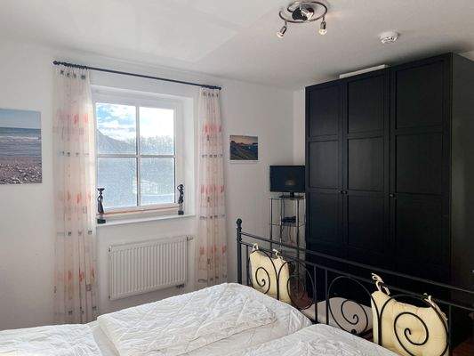 ... großem Kleiderschrank