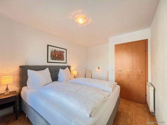 Masterbereich mit Terrasse und Bergblick 