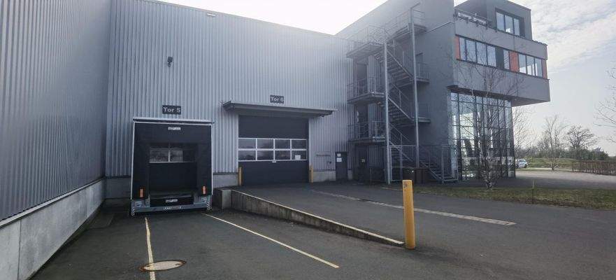 Tor und Verladerampe