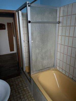 Bad EG (renovierungsbedürftig)