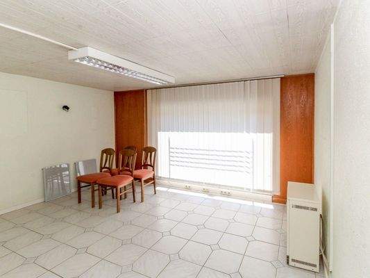 Helles Zimmer Nebengebäude EG