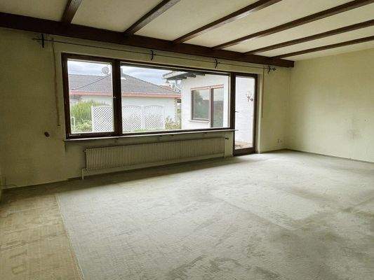 Wohnzimmer mit Zugang Terrasse