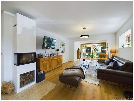 Wohnzimmer mit Echtholzkamin