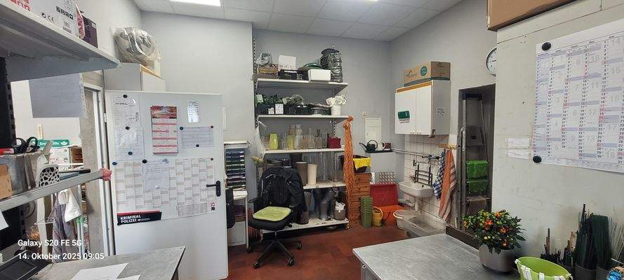 Der kleinere nebengelegene Geschäftsraum