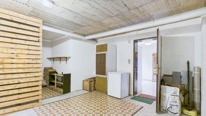 CAM03143G0-PR0189-STILL019