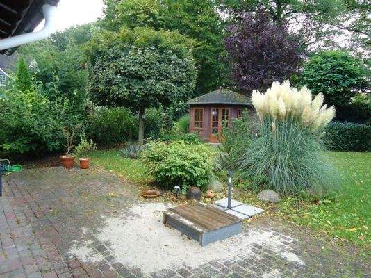 Garten mit Gartenhaus