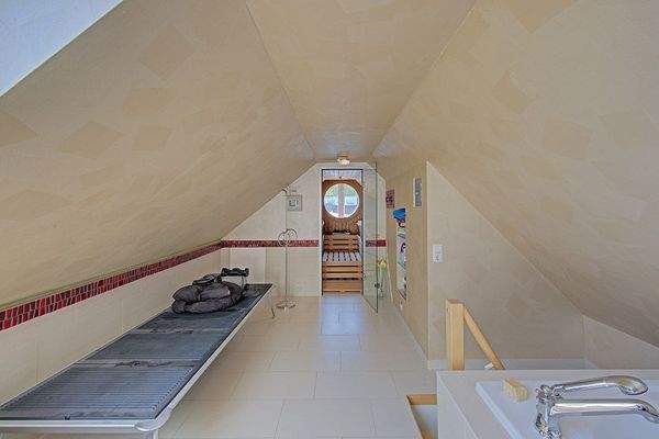 Saunablick mit Bullauge