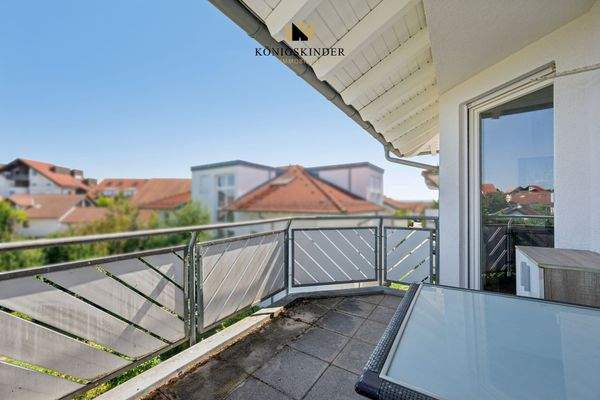 Betreten Sie Ihren Süd-Ost-Balkon vom Schlafzimmer…