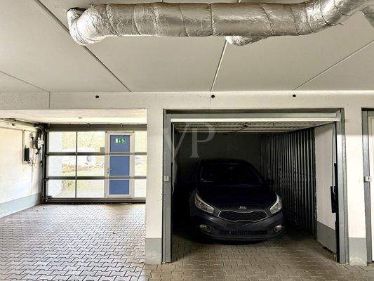 Einzelgarage mit elktr. Tor