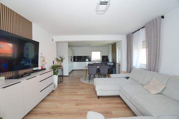 Offener Wohn- und Essbereich