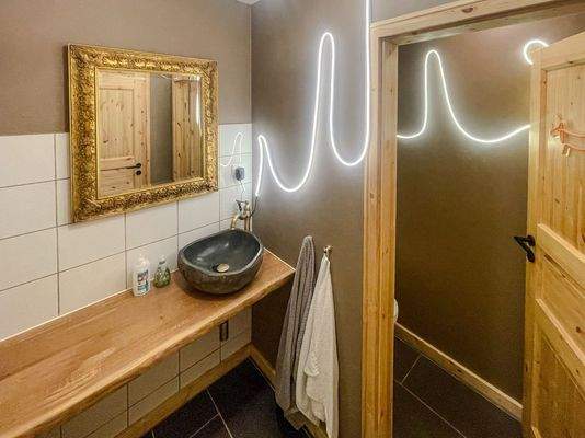 Modern gestaltetes WC