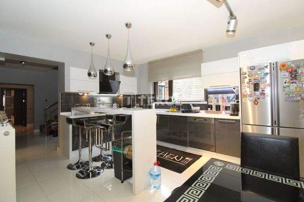 Spacious Stylish Villa with Private Garden in Ankara Çayyolu