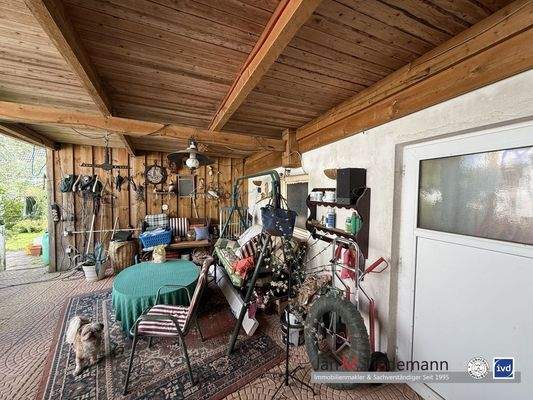 überdachte Terrasse