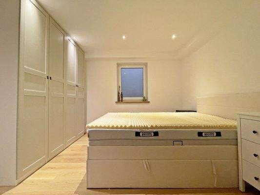 Schlafraum der Einliegerwohnung (2).jpg