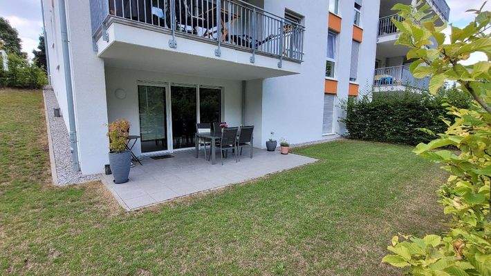 Terrasse mit Gartenbereich