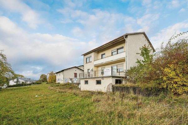 Bestandshaus, 2-stöckig + Nebengebäude