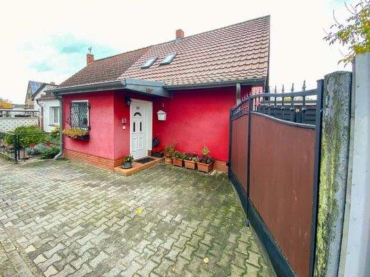 Objekt mit Hofeinfahrt rechts