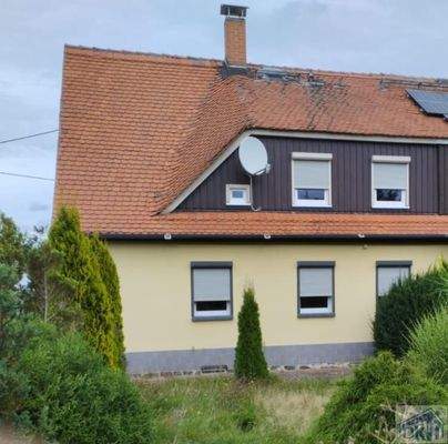 Wohnhaus mit Vorgarten