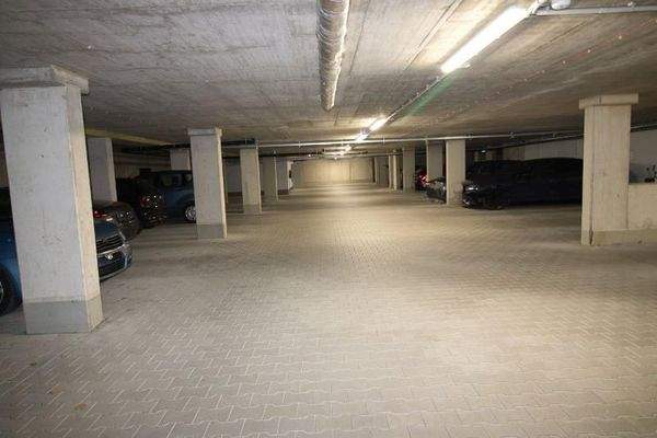 1. Tiefgaragenstellplatz wird mit vermietet