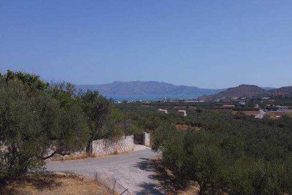 Kreta, Kissamos: Halbfertiges Haus mit Blick auf Meer und Berge zu verkaufen