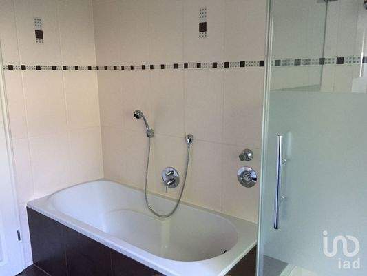 Badewanne + Dusche