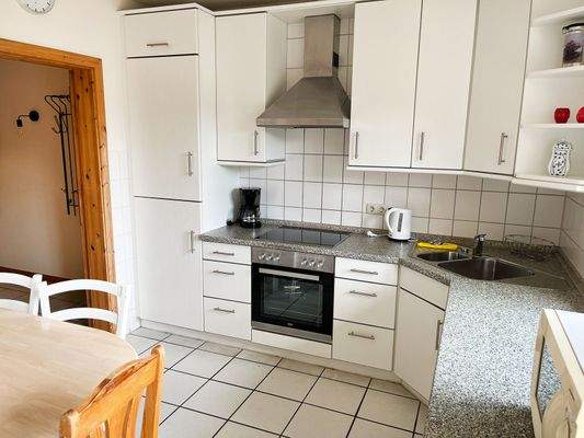 Gepflegte Einbauküche mit ...