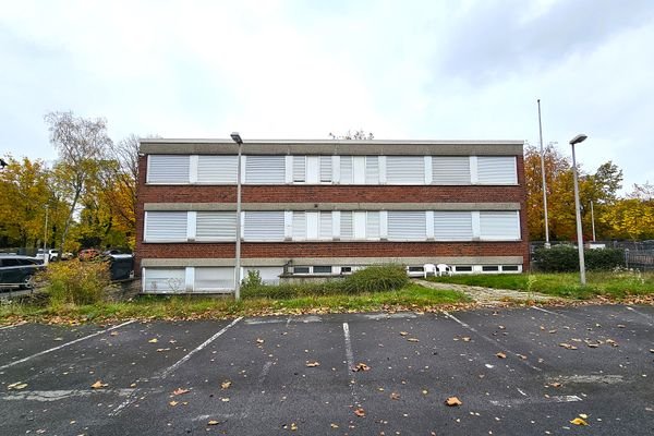 Außenansicht, Parkplatz