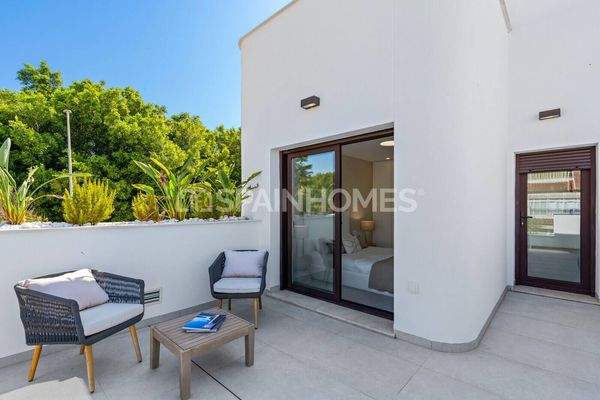 Detached Villas with Pool 900 m from the Beach in Mil Palmeras