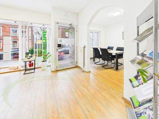 Eingang und Konferenzraum