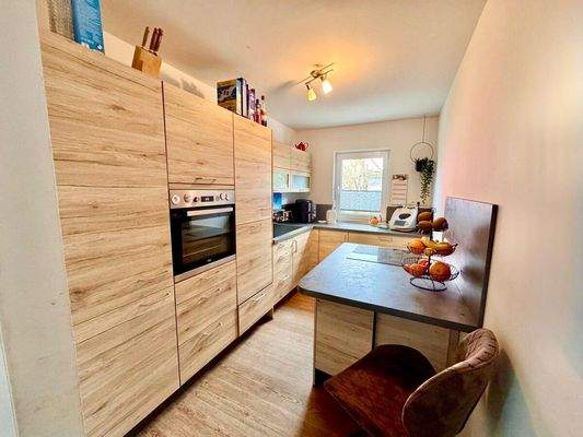 Küche mit Einbauküche