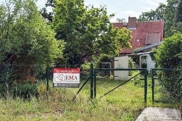 Zugang zum Garten vom Wanderpfad aus