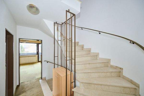 RH Gilching Treppenaufgang OG