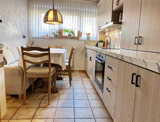 anschließender Küche.