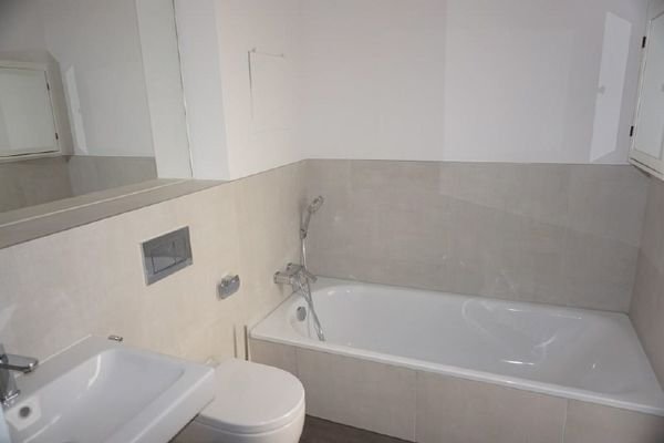Bad mit Badewanne