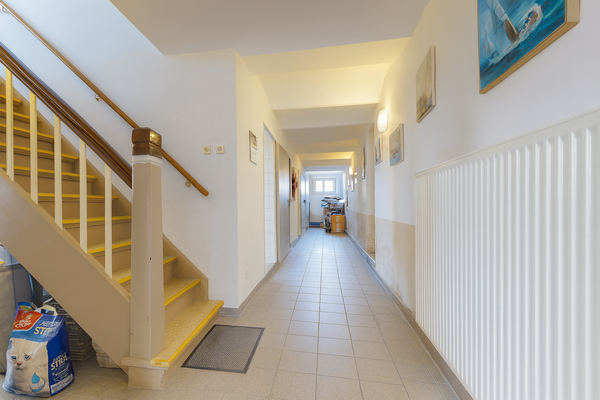 Treppenhaus mit Blick in den Keller