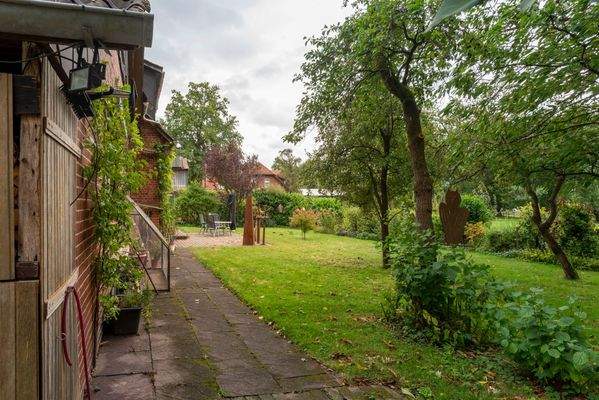 Gartenansicht mit Terrasse